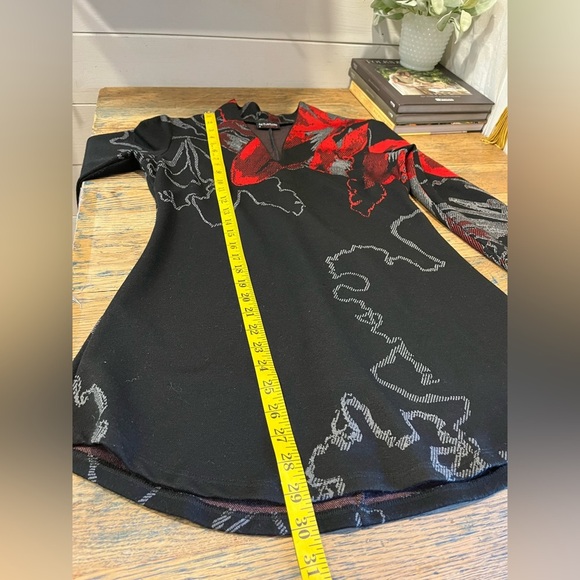 LUC FONTAINE – GRAPHIC PRINT TOP – SIZE 6 - Picture 11 of 11